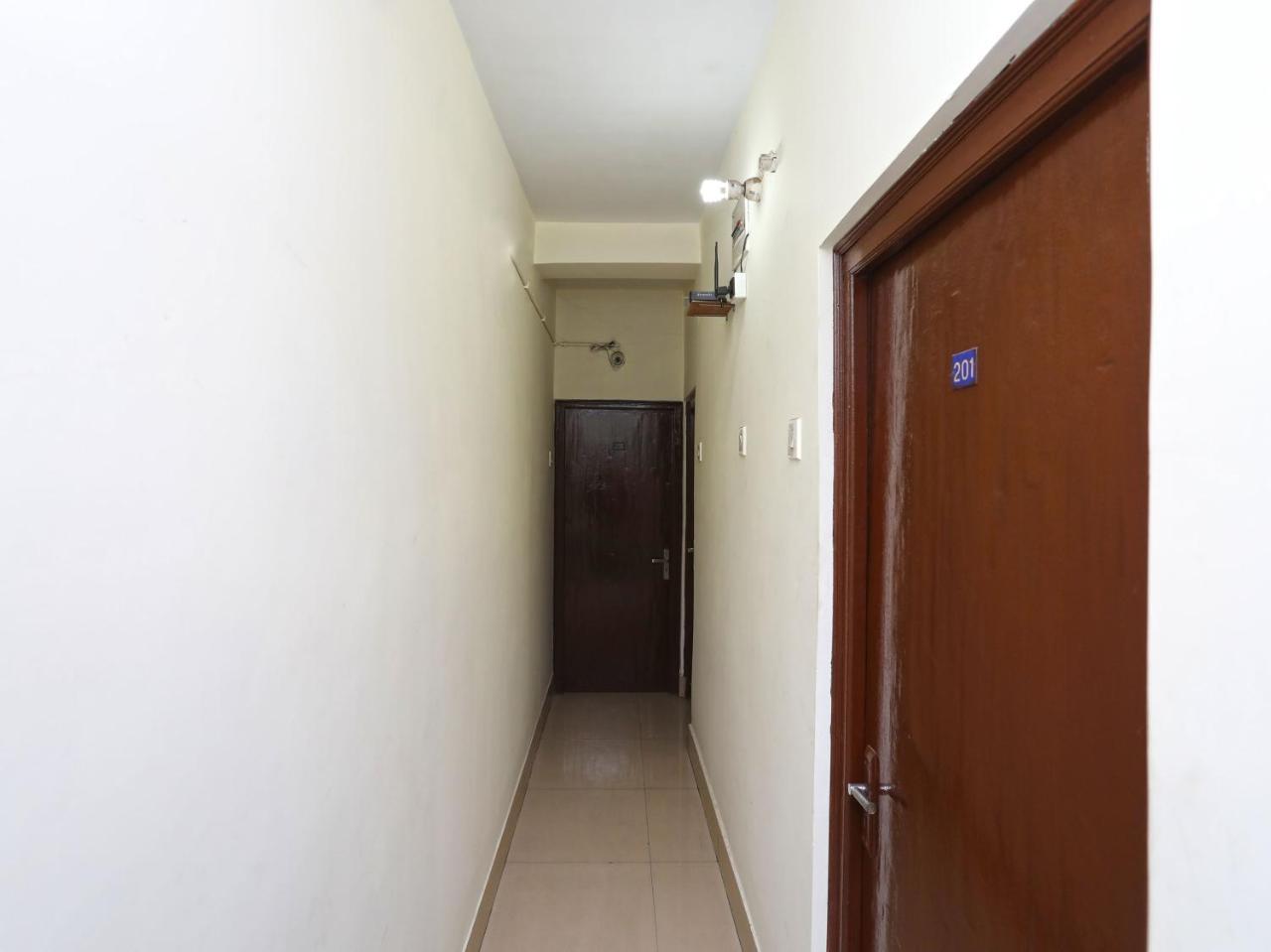 Oyo 13906 Vinita Inn Santragachi Luaran gambar