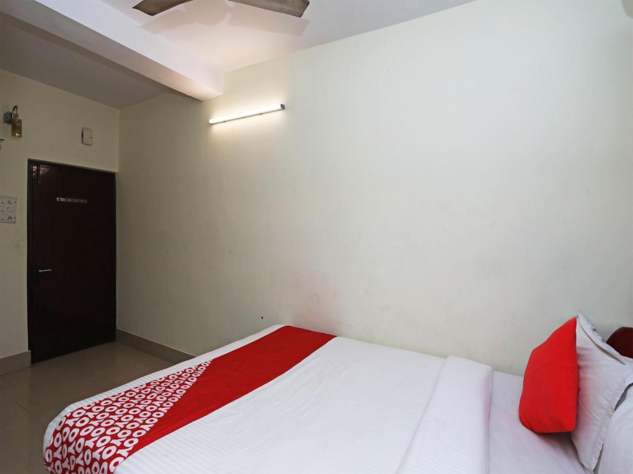 Oyo 13906 Vinita Inn Santragachi Luaran gambar