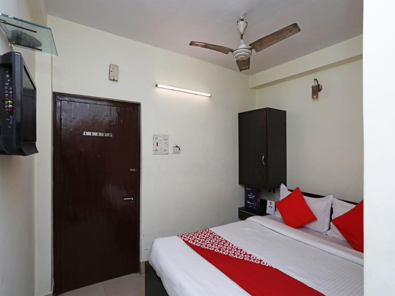 Oyo 13906 Vinita Inn Santragachi Luaran gambar