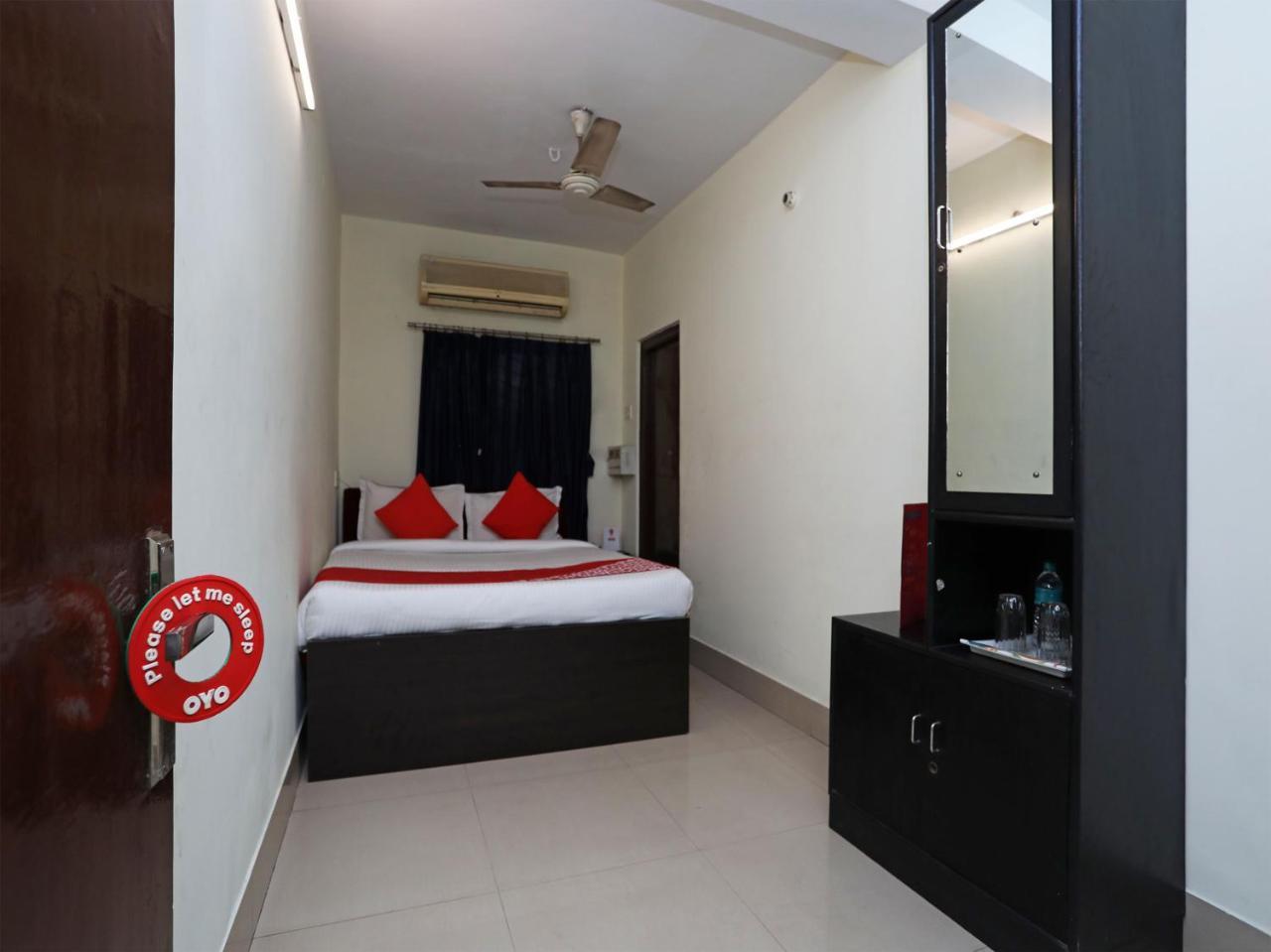 Oyo 13906 Vinita Inn Santragachi Luaran gambar