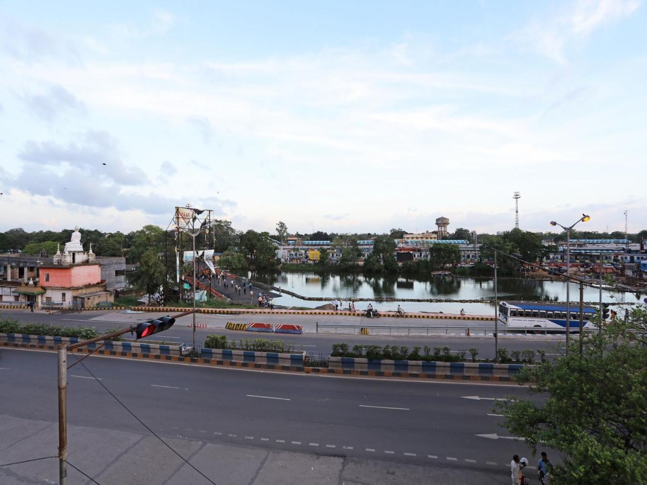 Oyo 13906 Vinita Inn Santragachi Luaran gambar
